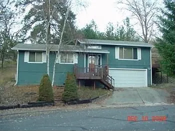 1420 NW Ponderosa St photo 1
