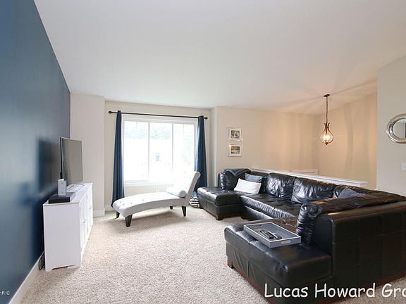 4th image of 2591 Stockwood Dr NE