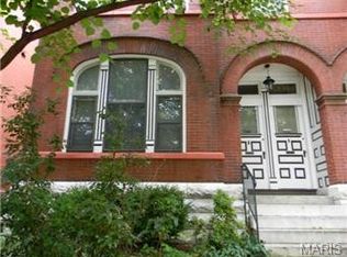 2338 Albion Pl, Saint Louis, MO 63104