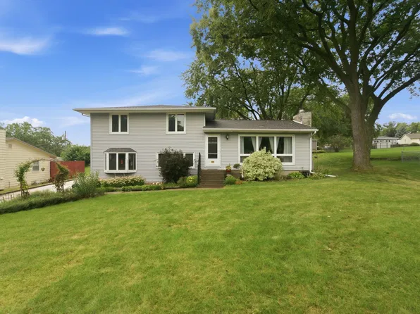 120 Spieker Rd, Waterloo, IA 50701