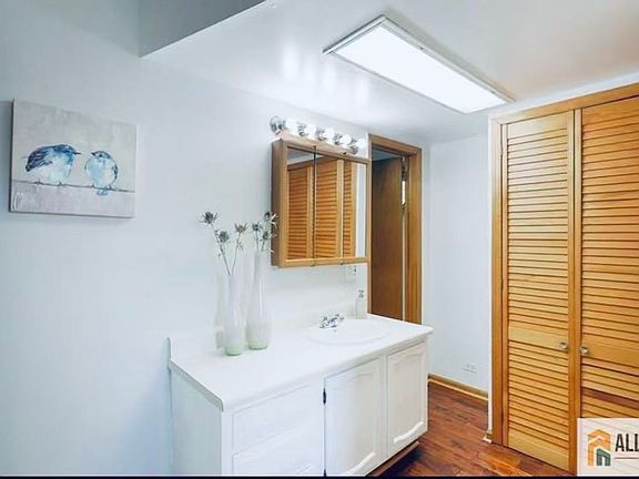 5th image of 20 Crosby Ave #1