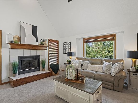 5th image of 912 N Arroyo Dr