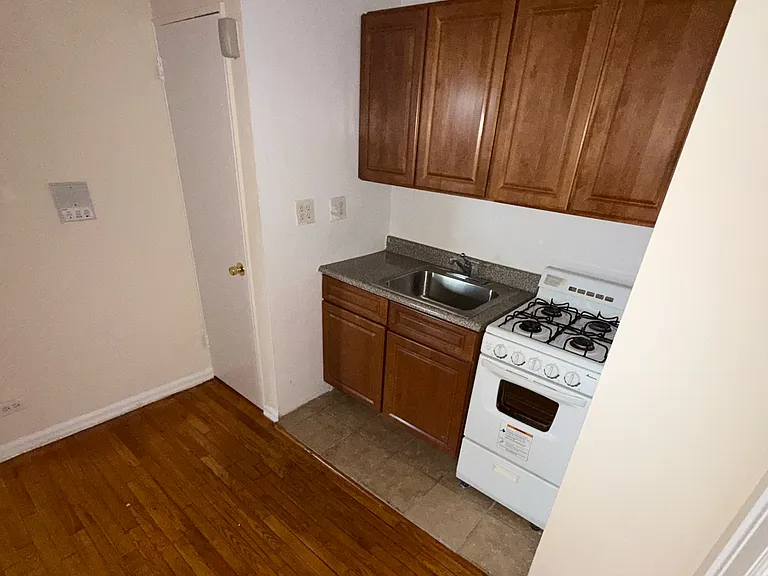 84th Dr — Photo 6
