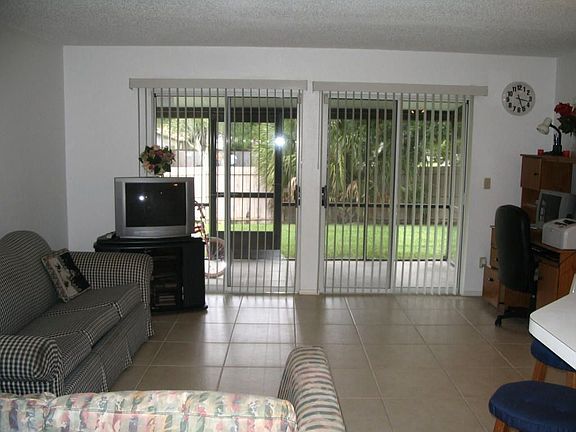 3rd image of 2656 Lancaster Ct