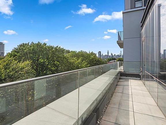 4th image of 860 Lorimer St #5F