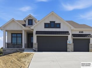 11271 102nd Ave, Papillion, NE 68046