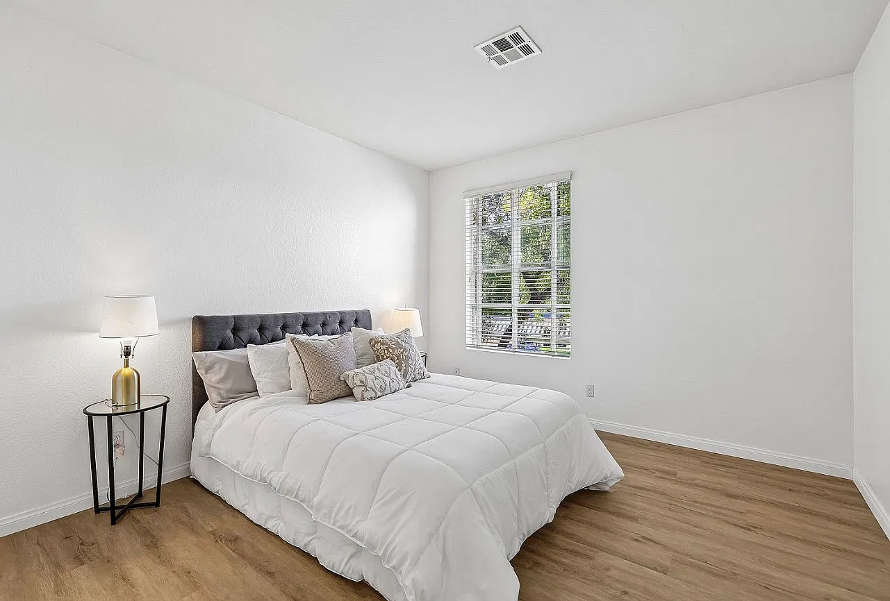 10878 Sabre Hill Dr — Photo 4