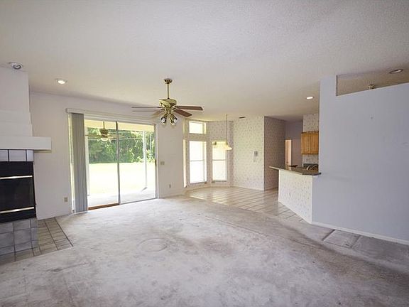 2nd image of 2105 Knollview Ct