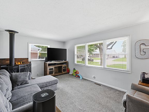 5th image of 460 Southgate Dr