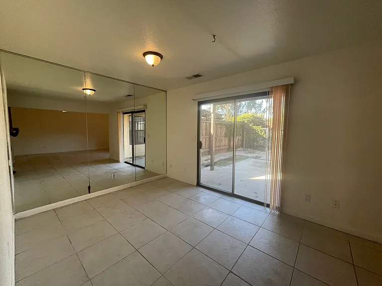 581 Ledwith Ct — Photo 8