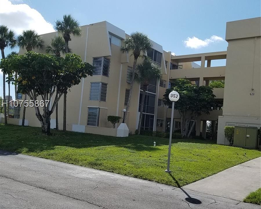 1st image of 952 NE 199th St APT 317