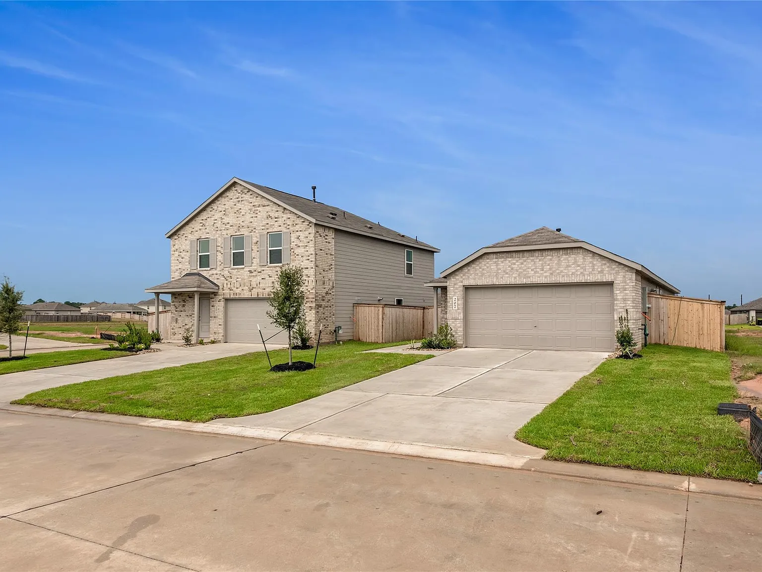 3 bed, 2.0 bath, 1418 sqft, $1,900 — Photo 2