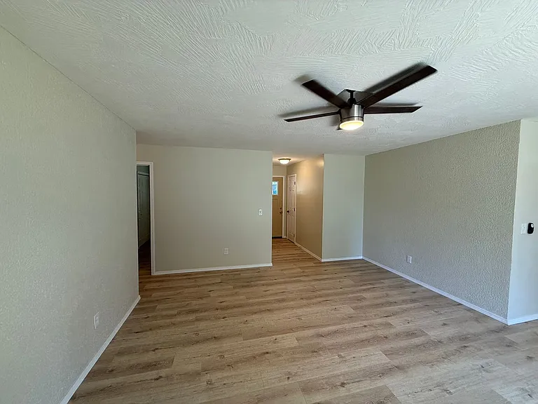 5842 S Buttercup Ln — Photo 4