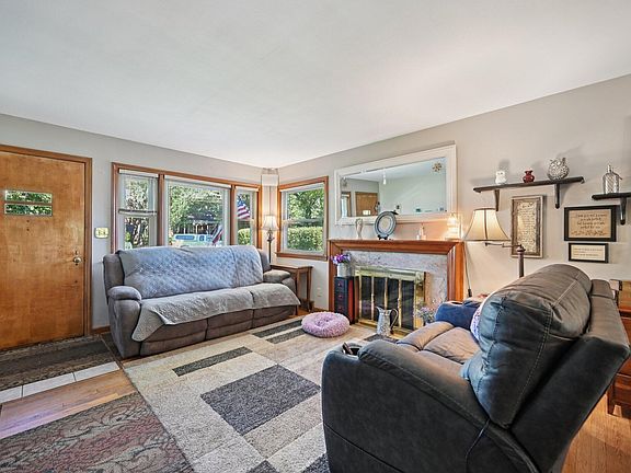 5th image of 685 Yaronia Dr S
