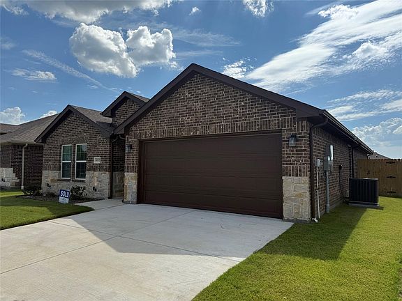 3rd image of 6112 Kayla Ln