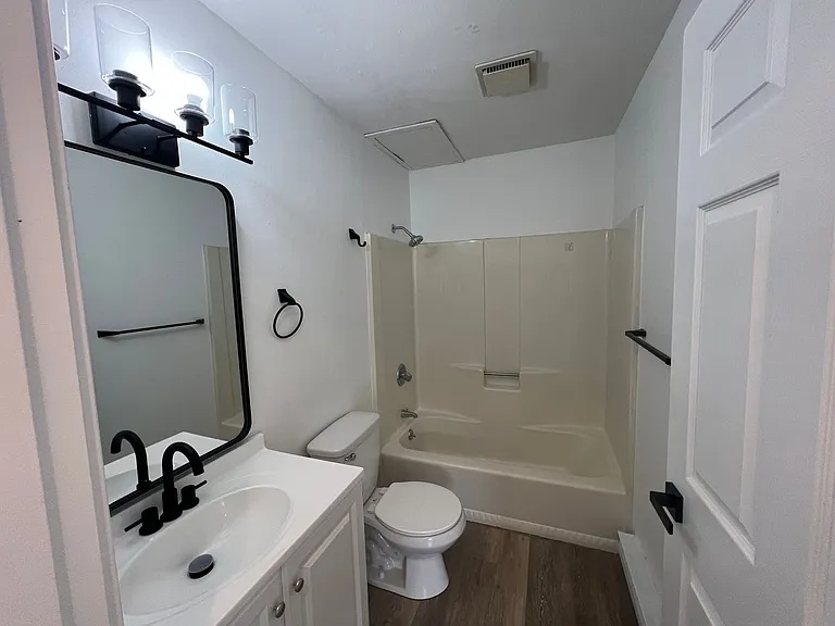 915 Genrich St — Photo 12