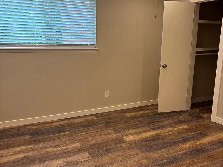 8049 Forest Hills Dr — Photo 35