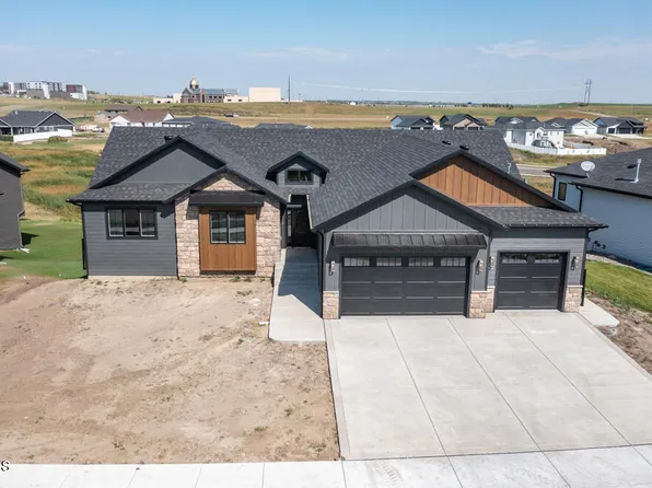 5323 Mica Dr, Bismarck, ND 58503