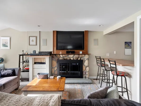 29 Riveredge Rd, Billerica, MA 01821