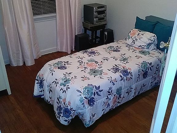3rd image of 3609 Spann Ave