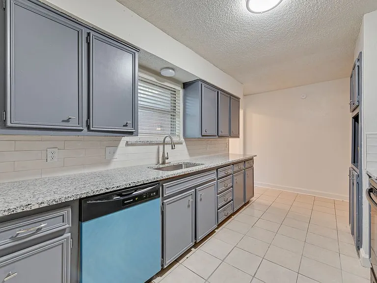 8308 Oak Ct #B — Photo 9