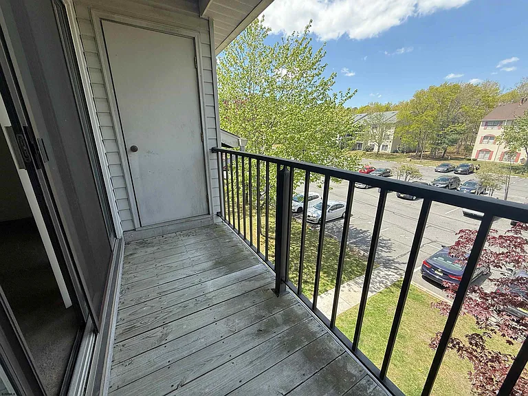 81 Colonial Ct #81 — Photo 4