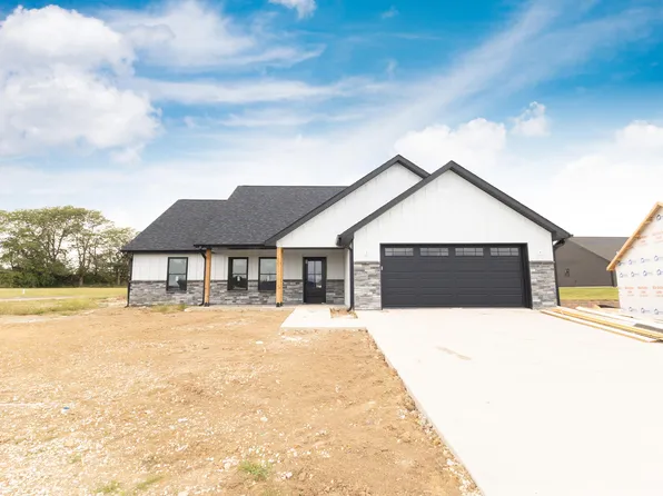 901 S Destinee Dr, Moberly, MO 65270