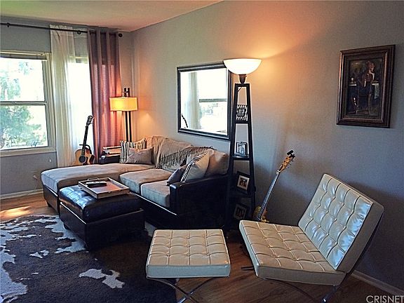 2nd image of 5327 Cahuenga Blvd Unit C