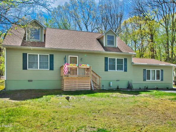 104 Lakeview Dr, Dingmans Ferry, PA 18328
