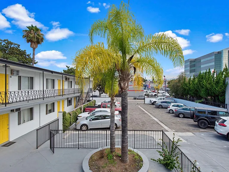 10926 Hortense St — Photo 17
