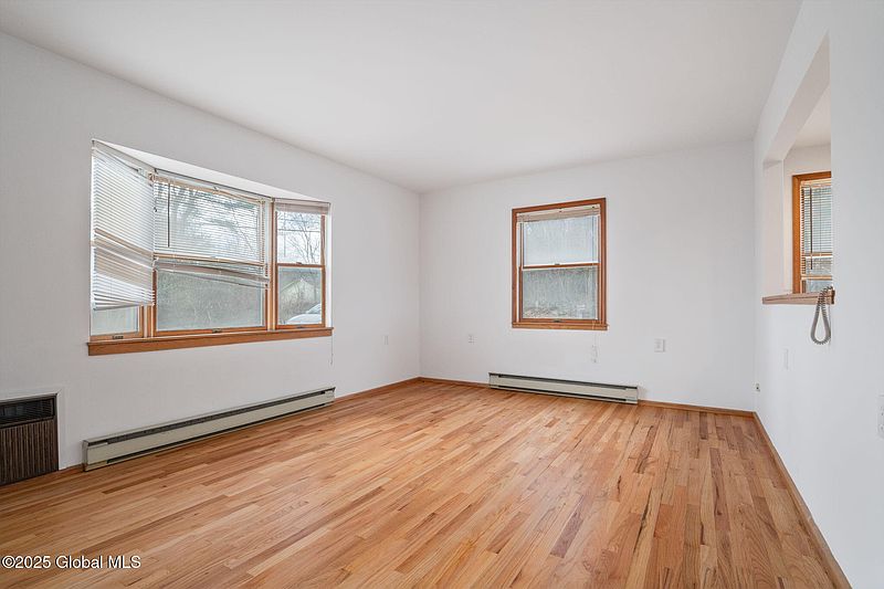 4th image of 1507 Grovenors Corners Road
