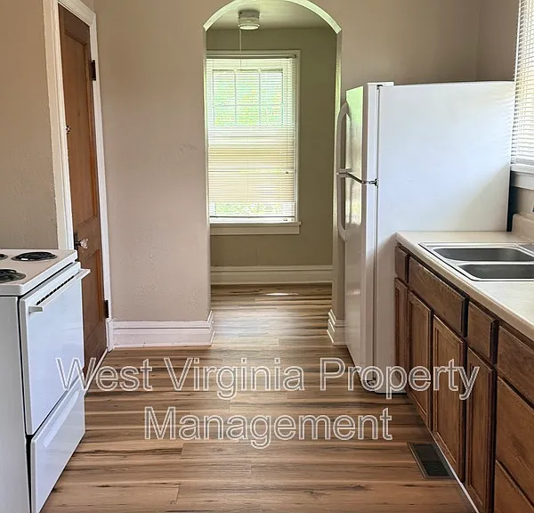 102 Temple St — Photo 6