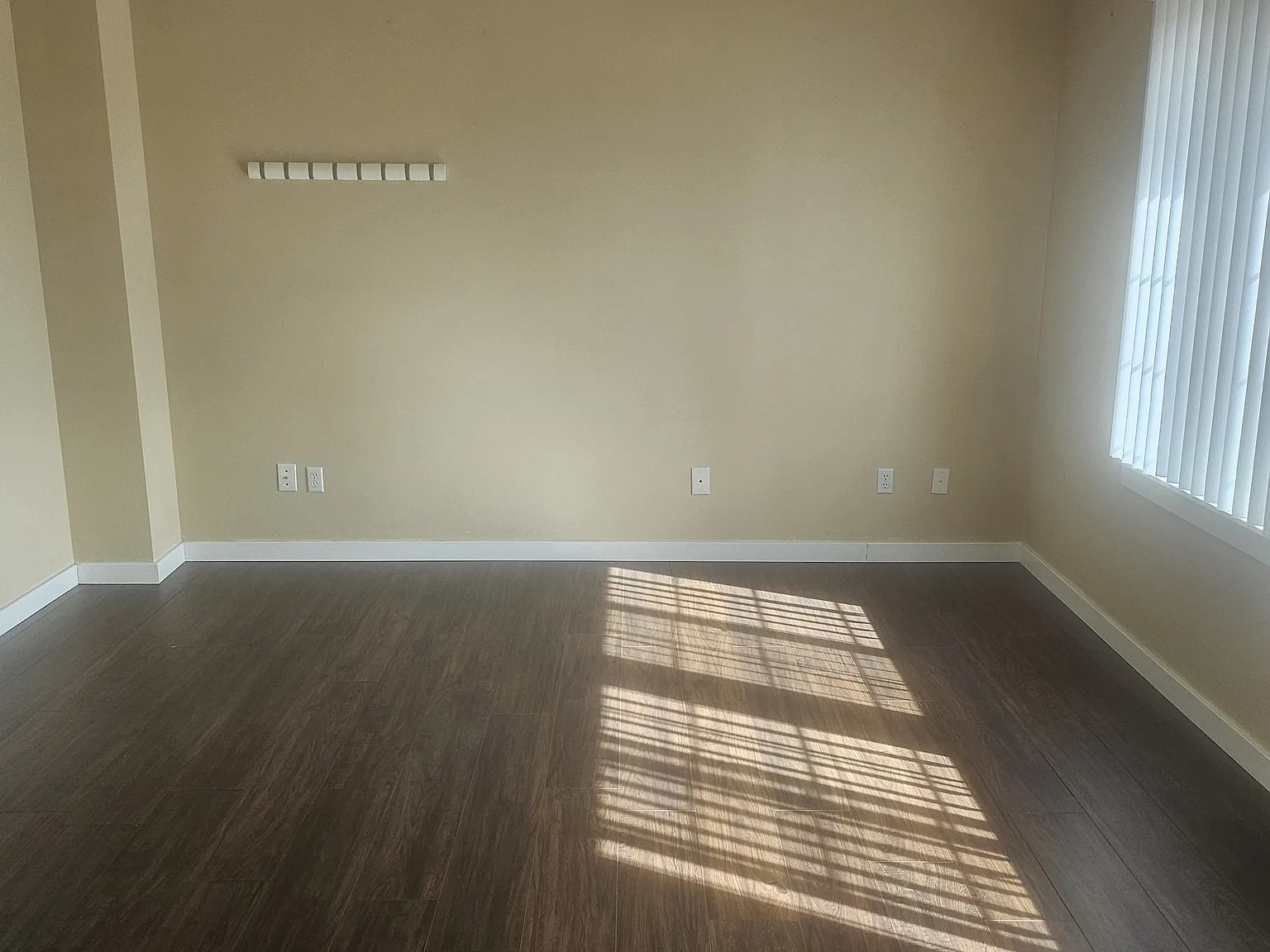 5 bed, 3074 sqft, $3,200 — Photo 2