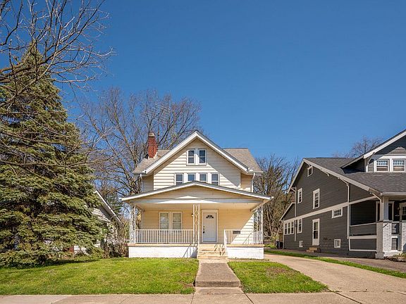 3rd image of 226 W North Broadway St