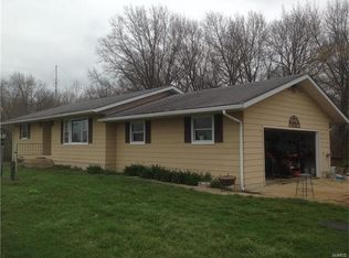 1236 Hughes Rd, Sorento, IL 62086