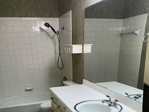 3rd image of 1435 W Fairmont St #1435