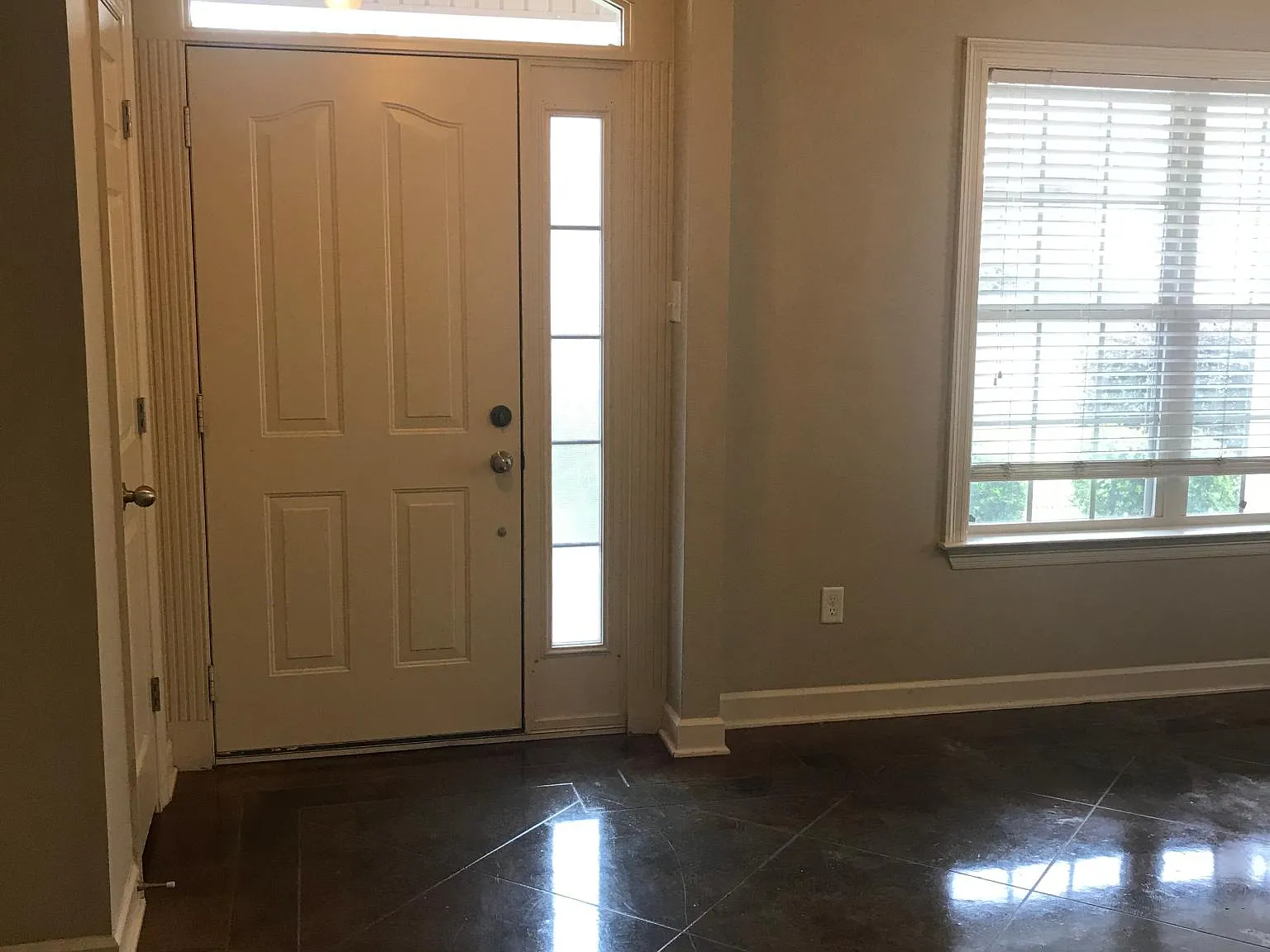 3 bed, 1573 sqft, $1,700 — Photo 4