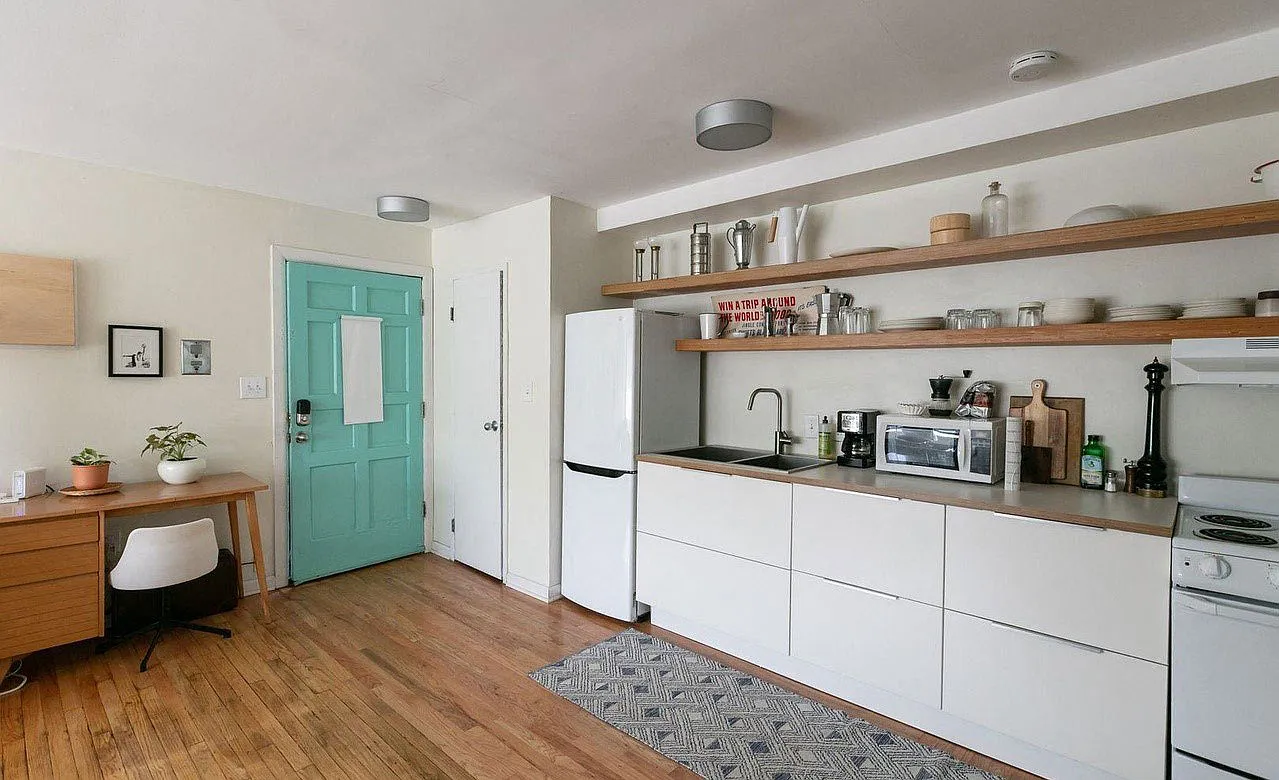 1060 Van Dyke — Photo 1