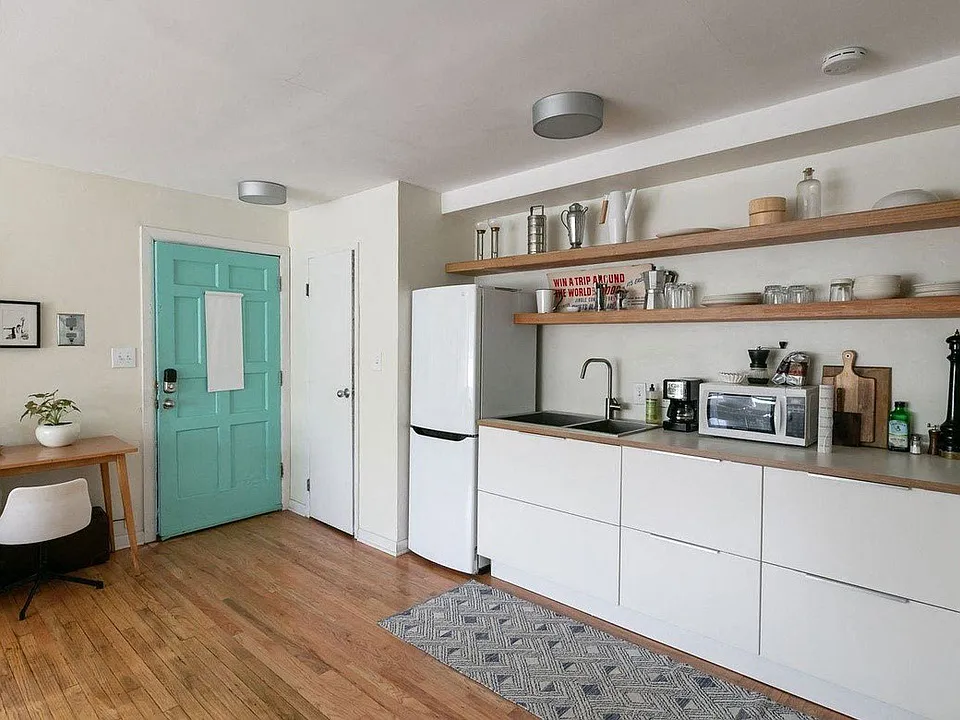 1060 Van Dyke
