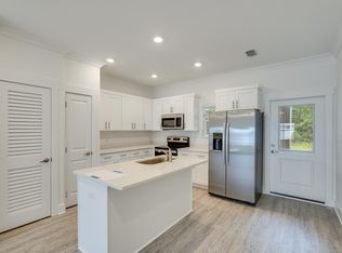 107 Date Palm Ln, Freeport, FL 32439