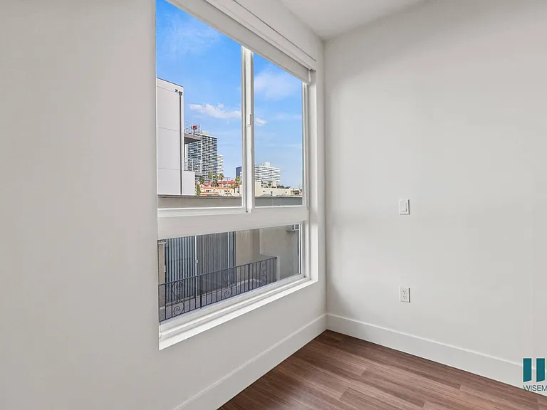 Bedroom with Large-Size Windows and Vinyl Flooring