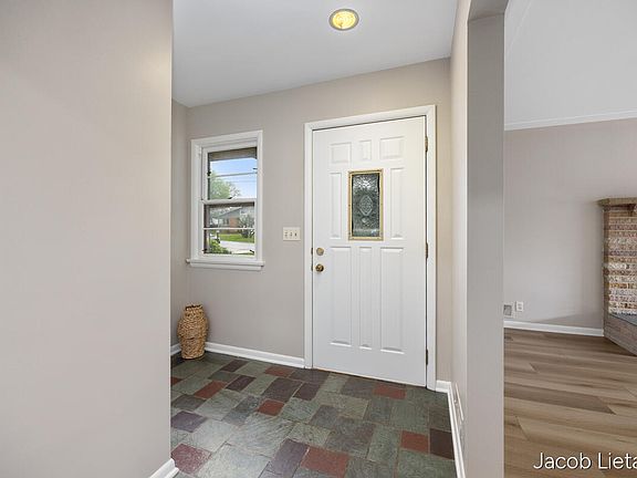 4th image of 1836 Millbrook St SE