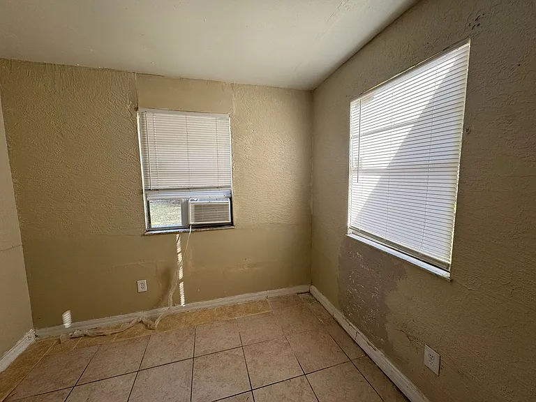 1209 Carlsbad Pl — Photo 29