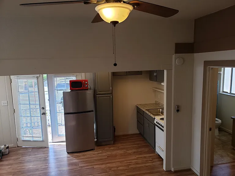 516 Humboldt St — Photo 2