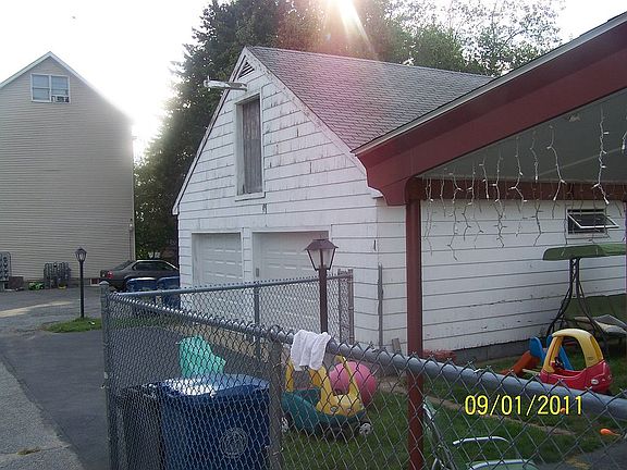 REAR GARAGE