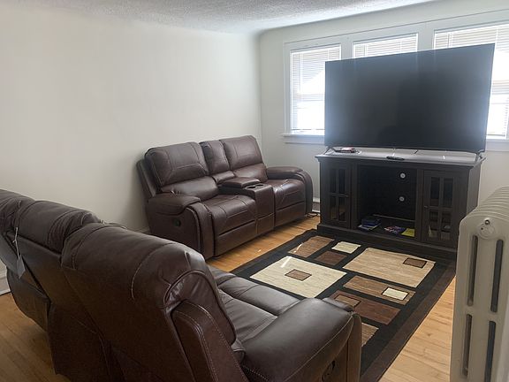 4th image of 3550 Irving Ave N #2