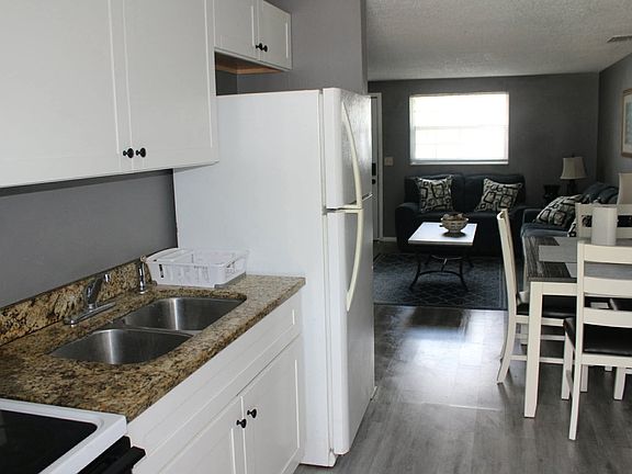5th image of 2805 N 33rd St APT B