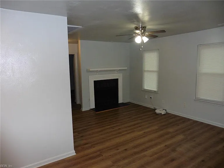 449 Peregrine St — Photo 12