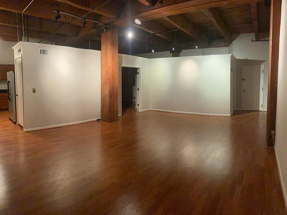 Living room 17'7" x 26' pano evening