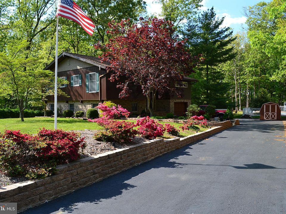 2nd image of 4 Sherwood Ct